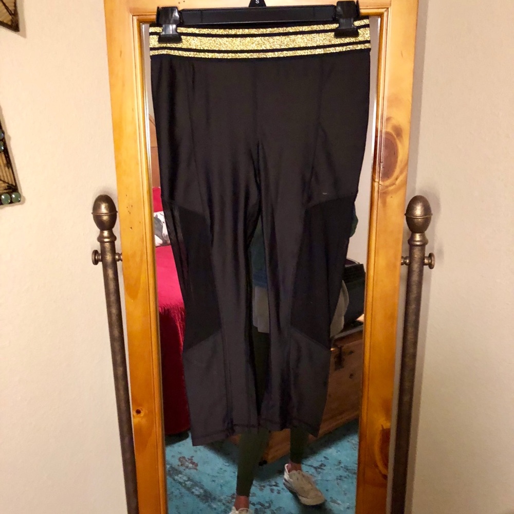 High Waisted Mesh Capri Leggings